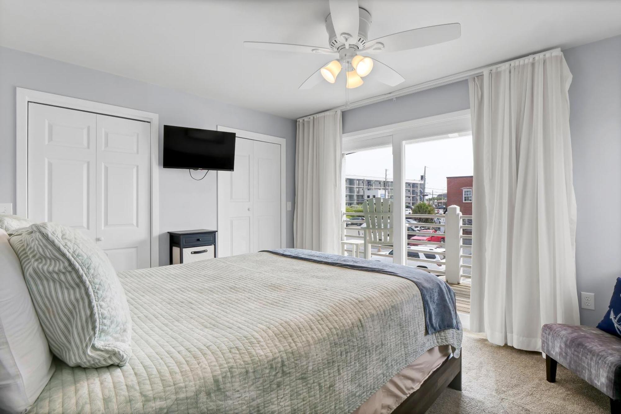 Sandpeddler Inn And Suites Wrightsville Beach Exterior photo